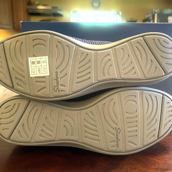 SKECHERS Hands-Free Slip-ins NEW in Box - Navy w/light gray outsole - Size 8 Med - Picture 8 of 16